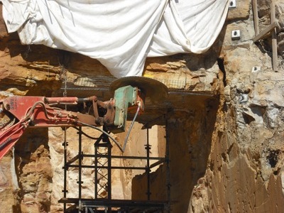 Echidna diamond saws can be used for horizontal cutting, however we do recommend the use of our cutting head to maintain blade life.